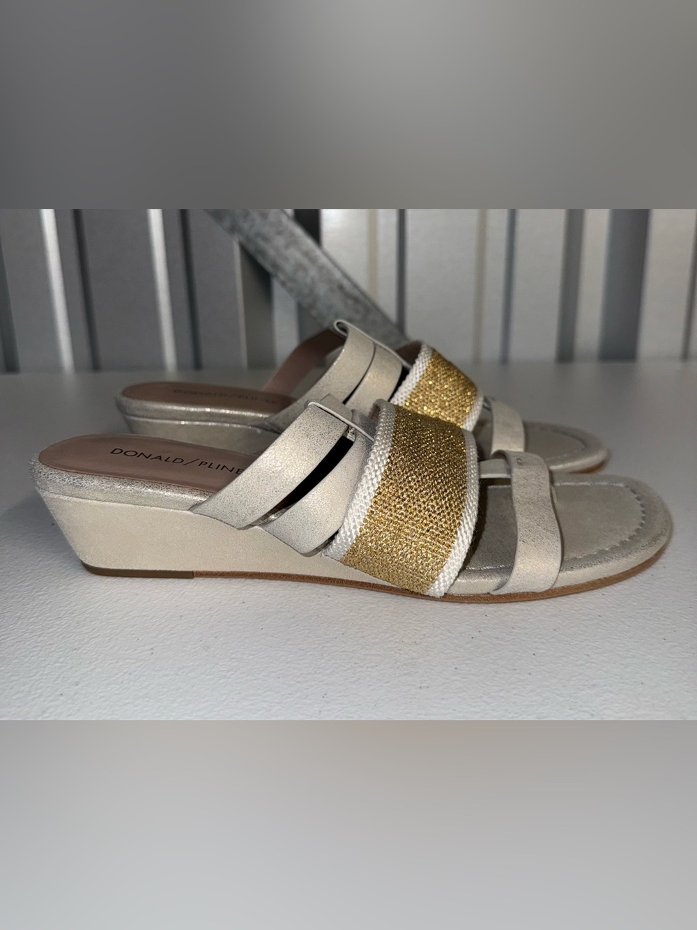 NEW Donald J Pliner Dara wedge sandals size 8 1/2